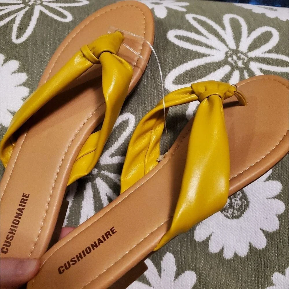 NWOT Cushionaire Mustard Yellow Quaid Knotted Sandals